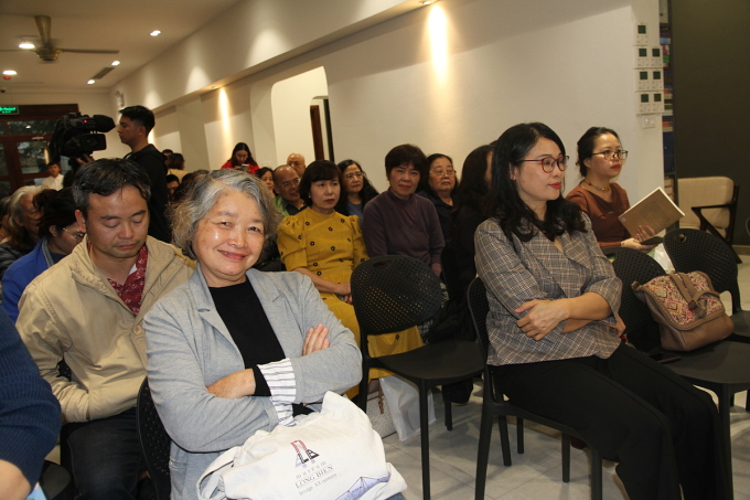 Độc giả tại buổi ra mắt sách của Lê Minh Hà. Ảnh: Hà Thanh Vân