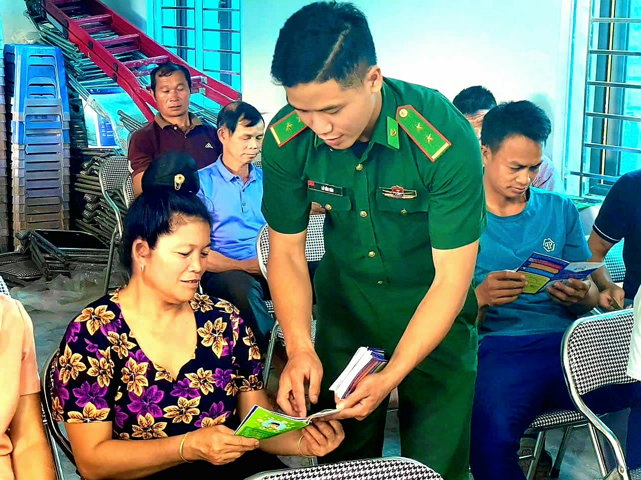 Lực lượng quân đội tỉnh Sơn La đẩy mạnh công tác tuyên truyền, phổ biến giáo dục pháp luật. Ảnh: Ninh Văn