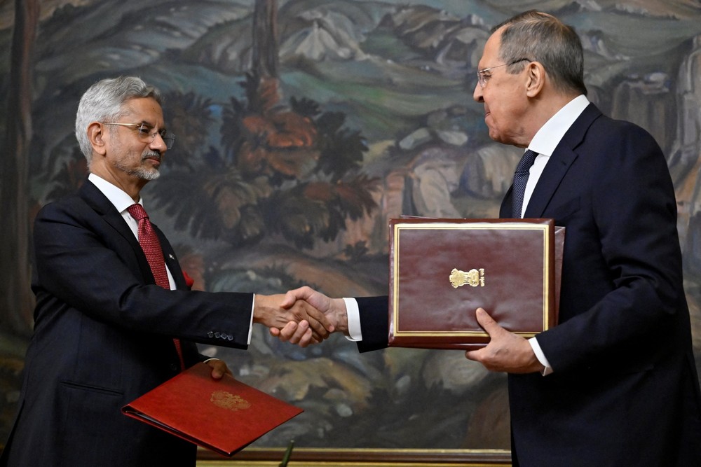Ngoại trưởng Nga Sergei Lavrov (phải) và Ngoại trưởng Ấn Độ Subrahmanyam Jaishankar tại cuộc họp báo chung sau hội đàm ở Moskva ngày 27/12/2023. (Ảnh: AFP/TTXVN)